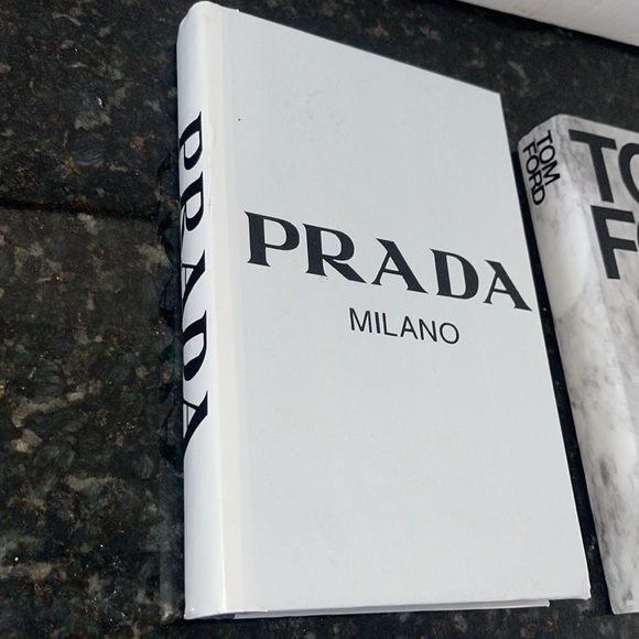 Book decor - Picture 3 of 5